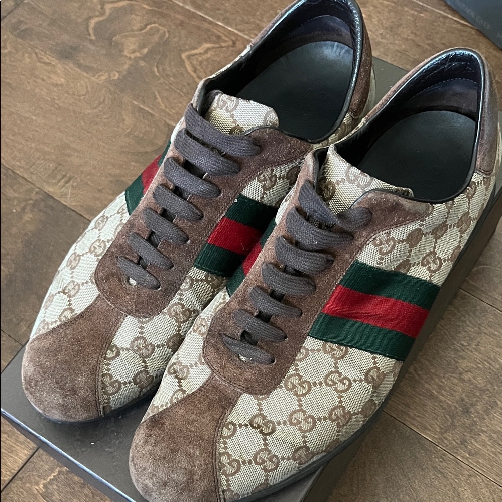 Gucci Men's Beige and Red Stripe Sneakers